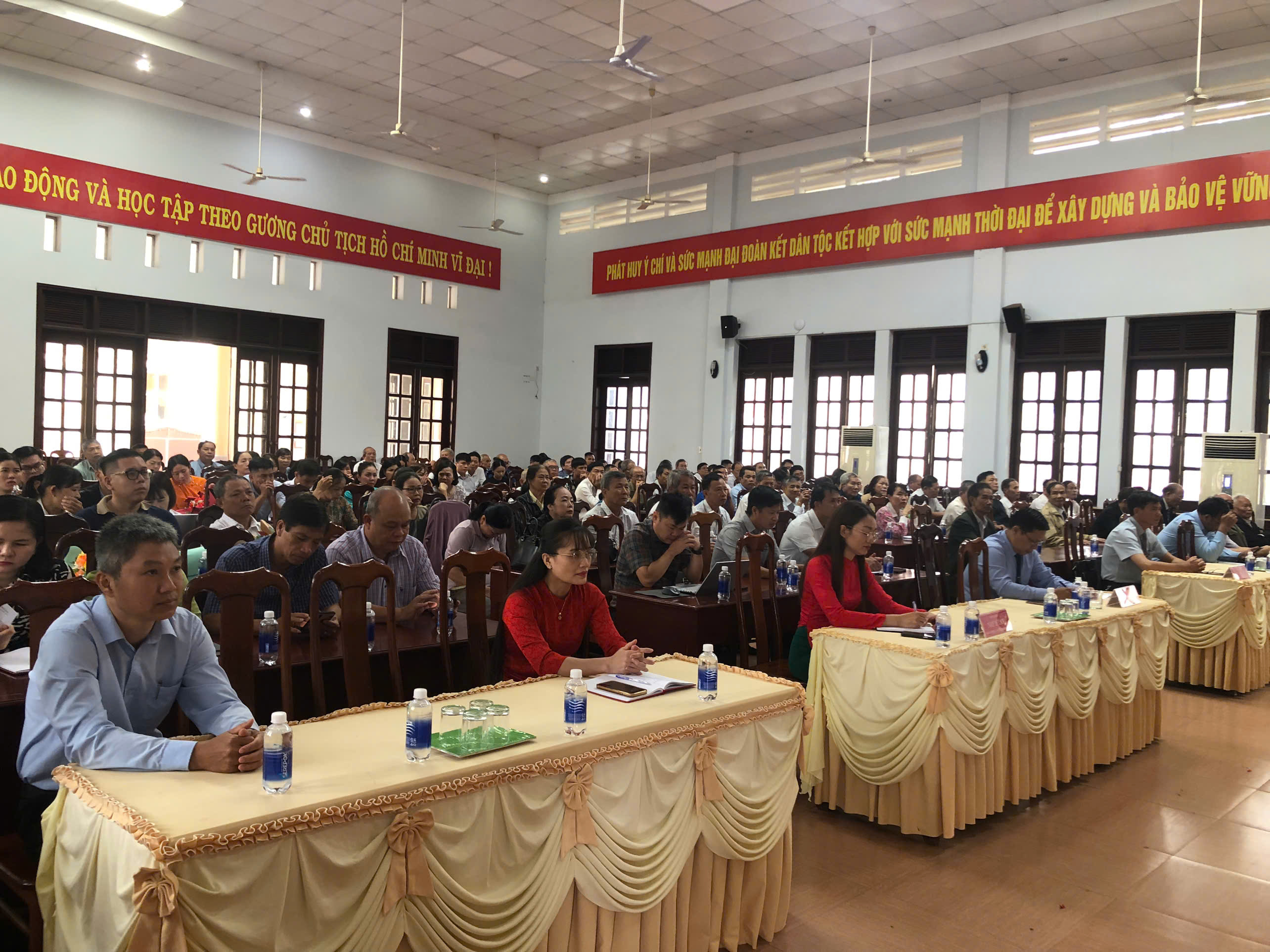 Đảng ủy xã Quảng Phú, tỉnh Đắk Lắk tổ chức trao huy hiệu Đảng cho đảng viên đợt 2/9/2025